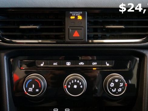 Certified 2025 Volkswagen Taos S image 18