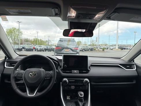 Used 2023 Toyota RAV4 XLE Premium image 13