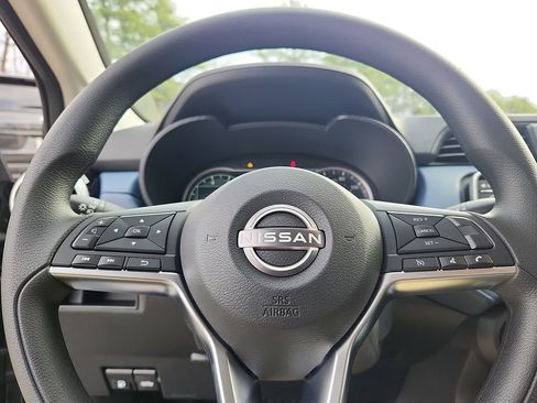 New 2025 Nissan Versa SV w/ Trunk Package FWD image 9