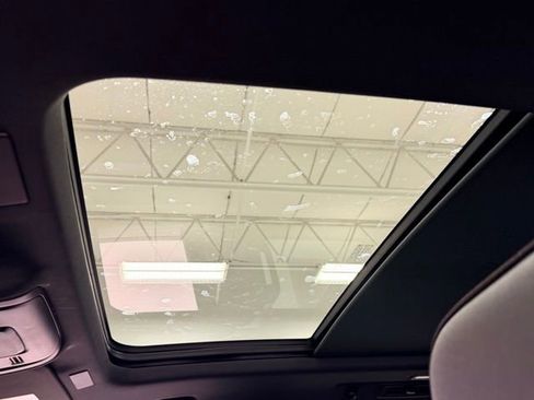 Certified 2025 Chevrolet Suburban High Country image 22