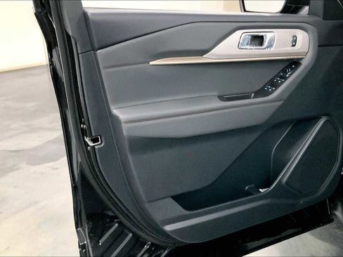 New 2025 Ford Explorer Active w/ Active Comfort Package image 10