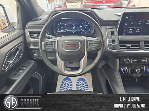 Used 2024 GMC Yukon XL SLT image 13