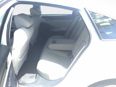 Used 2018 Honda Accord Touring image 8