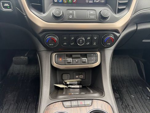 Certified 2020 GMC Acadia Denali w/ Denali Ultimate Package AWD/4WD image 18