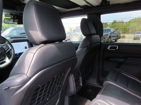 Used 2025 Ford Bronco Badlands image 34