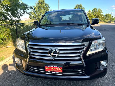 Used 2013 Lexus LX 570 4WD image 2