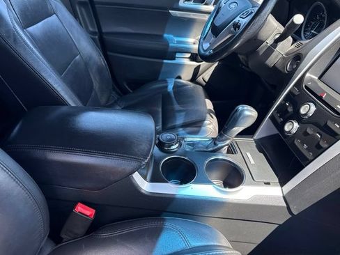 Used 2014 Ford Explorer XLT w/ Equipment Group 202A AWD/4WD image 28