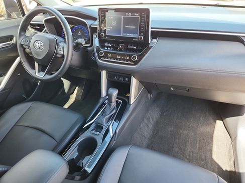 Used 2022 Toyota Corolla Cross XLE w/ Convenience Package image 14