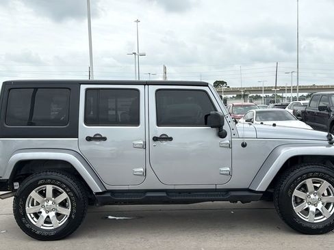 Used 2013 Jeep Wrangler Unlimited Sahara w/ Connectivity Group AWD/4WD image 6