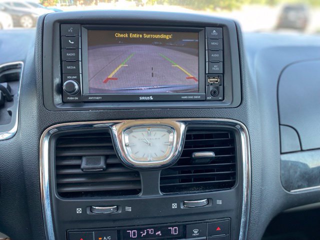 Used 2016 Chrysler Town & Country Touring FWD image 18