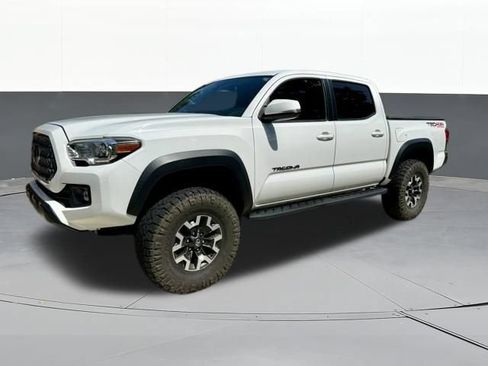 Used 2018 Toyota Tacoma TRD Off-Road AWD/4WD image 7