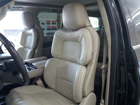 Used 2020 Lincoln Navigator Reserve w/ Luxury Package AWD/4WD image 25
