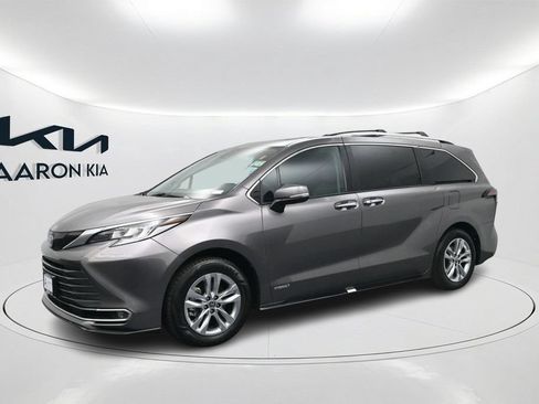Used 2021 Toyota Sienna Limited FWD image 1