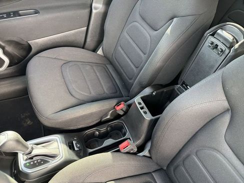 Used 2021 Jeep Renegade Latitude image 22