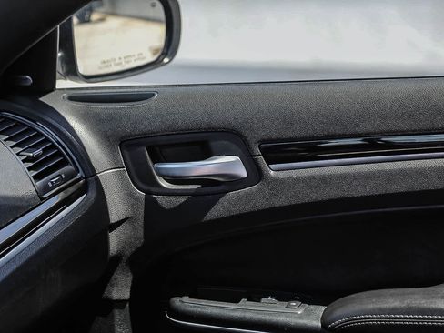 Used 2018 Chrysler 300 S RWD image 21