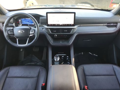 Used 2025 Ford Explorer Platinum image 15