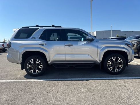 Used 2025 Toyota 4Runner TRD Sport AWD/4WD image 3