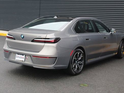 Used 2025 BMW i7 xDrive60 image 8