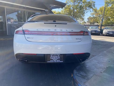 Used 2013 Lincoln MKZ FWD image 8