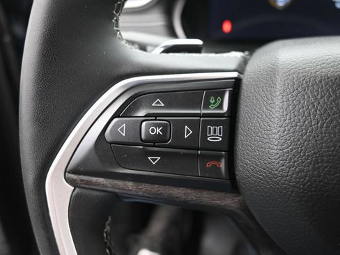 Used 2023 Jeep Grand Cherokee Limited w/ Luxury Tech Group II AWD/4WD image 19