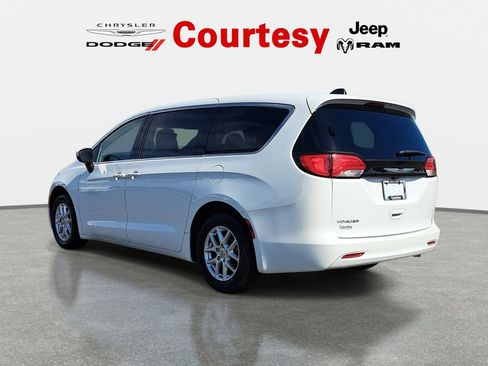 Used 2023 Chrysler Voyager LX FWD image 6