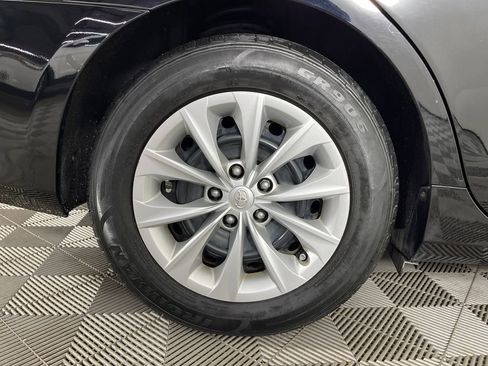 Used 2015 Toyota Camry XLE image 19