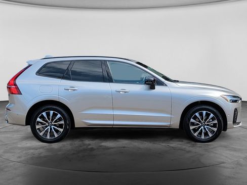 Used 2025 Volvo XC60 B5 Plus AWD/4WD image 8