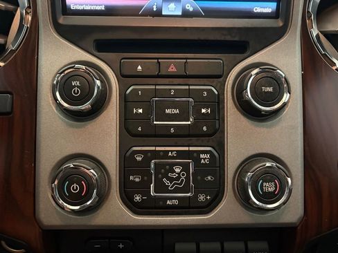 Used 2016 Ford F250 Lariat w/ Lariat Ultimate Package AWD/4WD image 9
