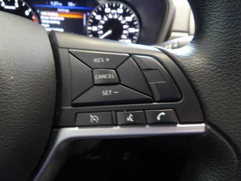 Used 2025 Nissan Altima 2.5 SV FWD image 29