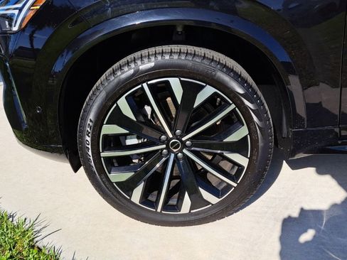 Used 2025 Volvo XC90 B6 Plus image 3