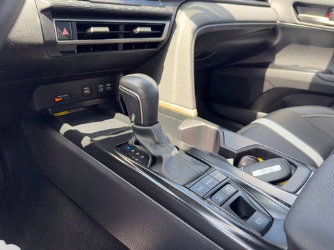 Used 2025 Toyota Camry SE FWD image 22