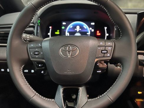 New 2026 Toyota Camry Hybrid FWD image 35