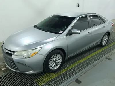 Used 2016 Toyota Camry LE FWD image 1