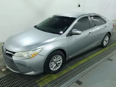 Used 2016 Toyota Camry LE FWD image 1