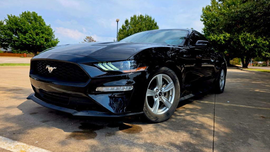 Used 2021 Ford Mustang Coupe RWD image 3