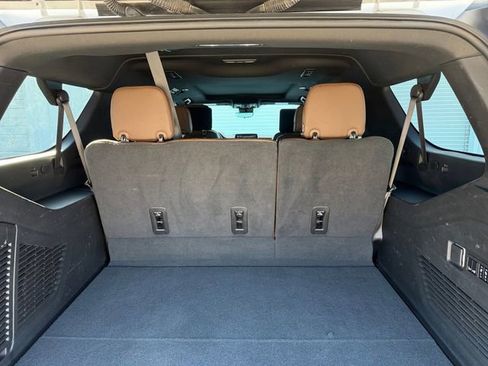 Used 2023 Chevrolet Suburban High Country image 4