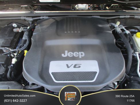 Used 2015 Jeep Wrangler Unlimited Rubicon AWD/4WD image 12