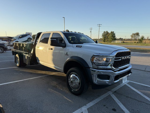 Used 2024 RAM 5500 Tradesman w/ Chrome Appearance Group AWD/4WD image 3