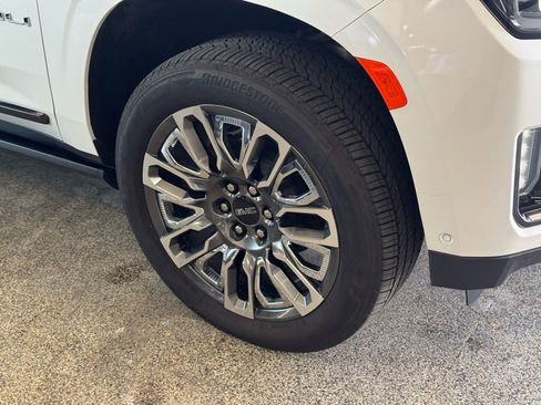 Used 2024 GMC Yukon XL Denali Ultimate image 4