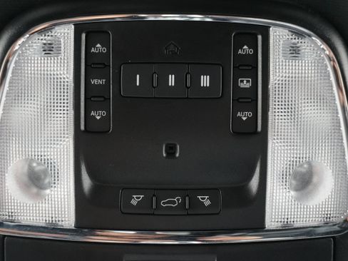 Used 2020 Jeep Grand Cherokee Limited w/ Luxury Group II image 24