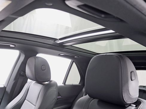 Used 2024 Mercedes-Benz GLE 350 4MATIC w/ AMG Line Exterior image 33