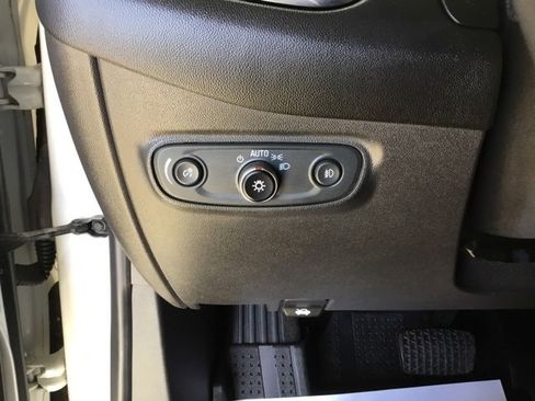 Used 2021 Chevrolet Equinox LT image 35