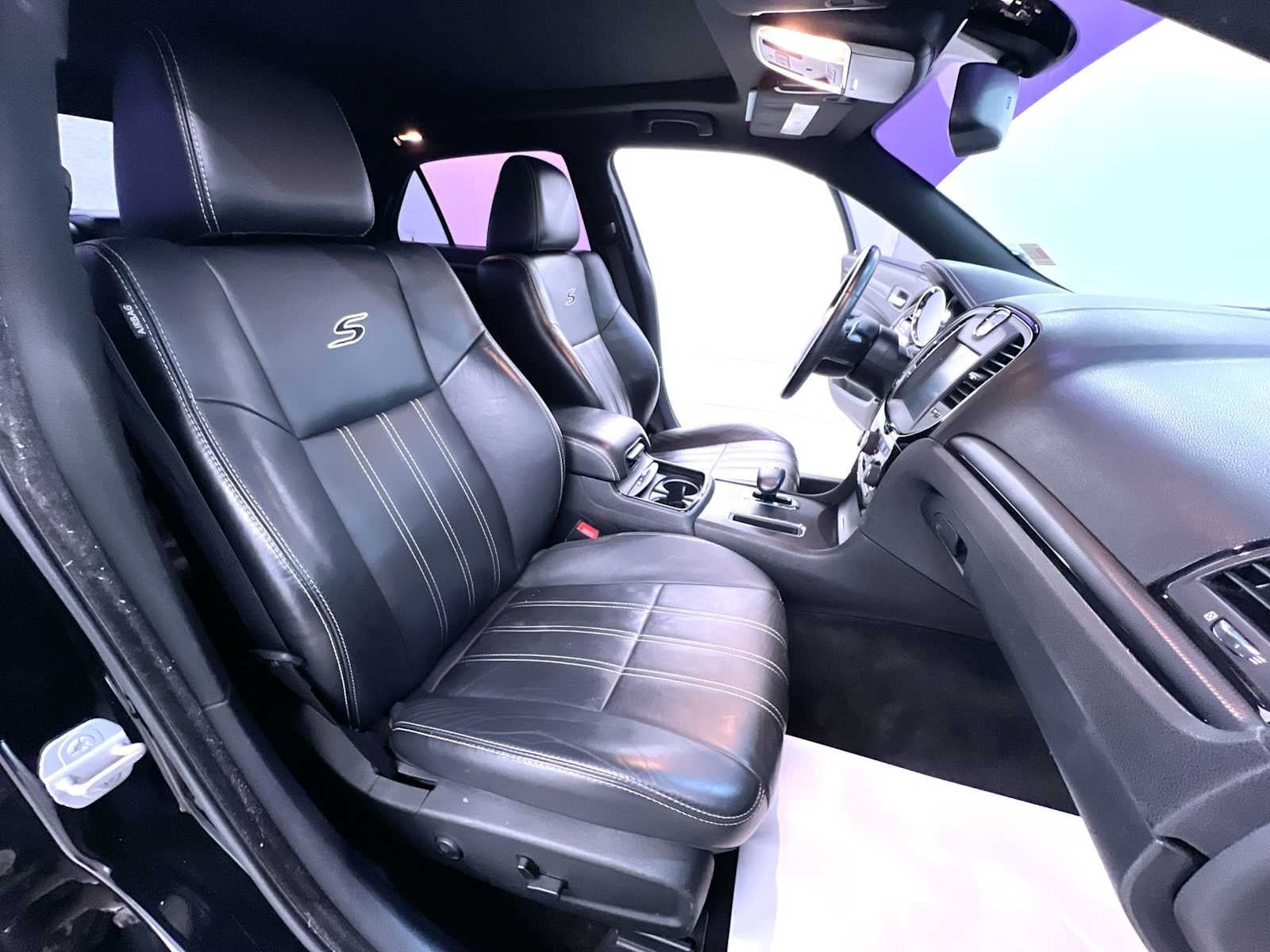 Used 2014 Chrysler 300 S AWD/4WD image 33