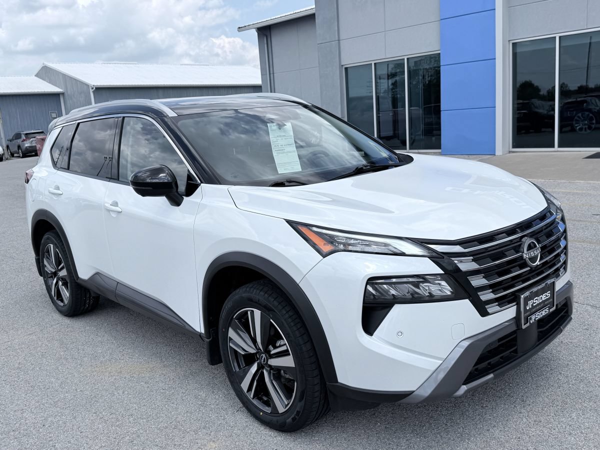 Used 2025 Nissan Rogue SL w/ SL Premium Package FWD image 3