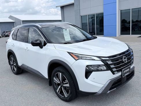 Used 2025 Nissan Rogue SL w/ SL Premium Package FWD image 3