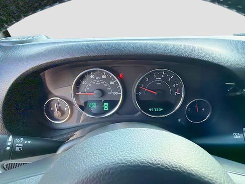 Used 2017 Jeep Wrangler Sahara w/ Mopar Chrome Edition Group image 29