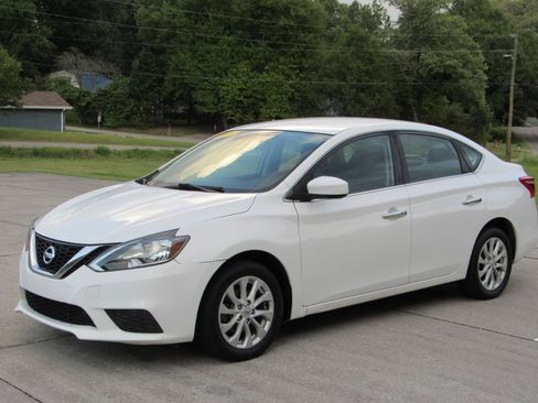 Used 2019 Nissan Sentra SV FWD image 3