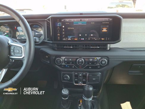Used 2024 Jeep Wrangler Unlimited Sahara AWD/4WD image 8