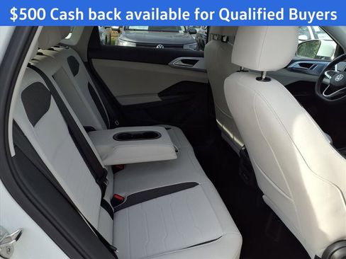 New 2026 Volkswagen Taos SE image 21