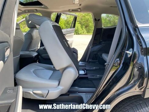 Used 2023 Toyota Highlander XLE image 39